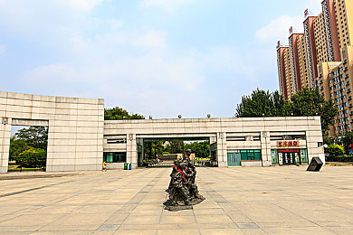 91一二三区吃瓜：网络热议“吃瓜”现象，揭示公众参与与网络暴力并存-4