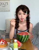 叉开腿打扑克｜轻松叉腿扑克，欢乐健身新体验-1